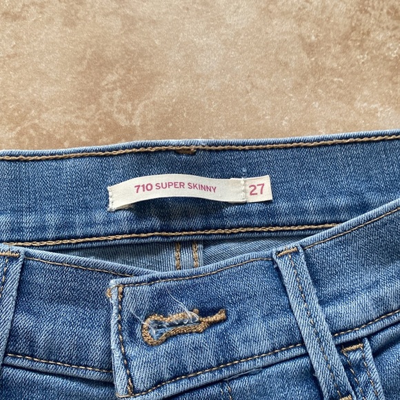 Used Women’s 710 Super Skinny Jeans - Picture 5 of 6